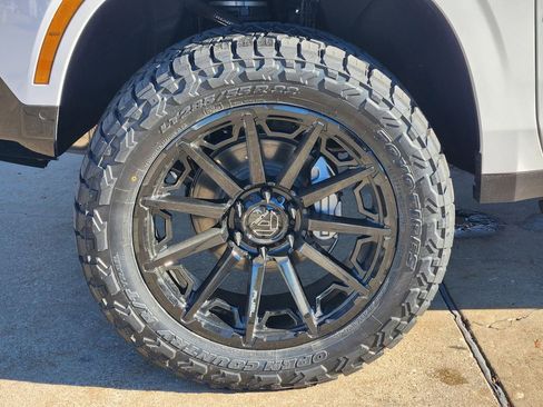 New 2026 GMC Yukon AT4 w/ LPO, Floor Liner Package image 8