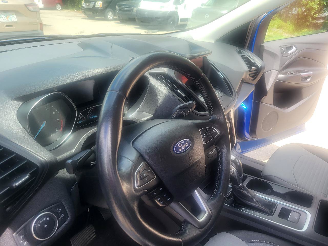 Used 2019 Ford Escape SE w/ SE Sport Appearance Package AWD/4WD image 35