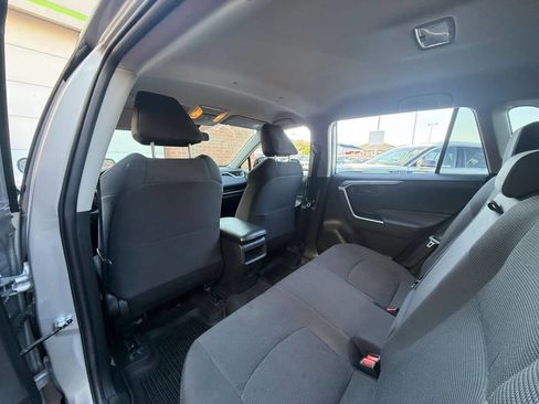 Used 2021 Toyota RAV4 LE AWD/4WD image 22