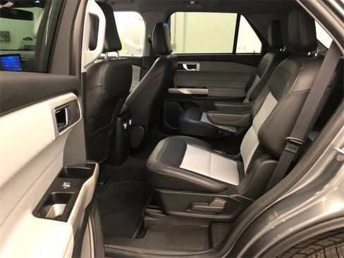 Used 2022 Ford Explorer XLT w/ Equipment Group 202A image 27