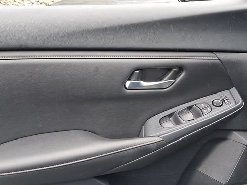 Used 2025 Nissan Sentra SV FWD image 12