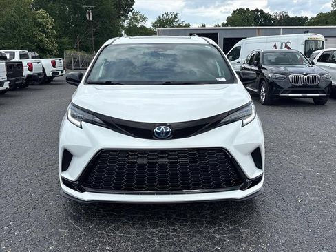 Used 2025 Toyota Sienna XSE AWD/4WD image 2