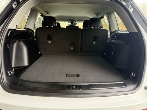 Used 2022 Jeep Grand Cherokee Limited w/ Luxury Tech Group II image 12