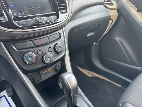 Used 2021 Chevrolet Trax LT w/ LT Convenience Package AWD/4WD image 18