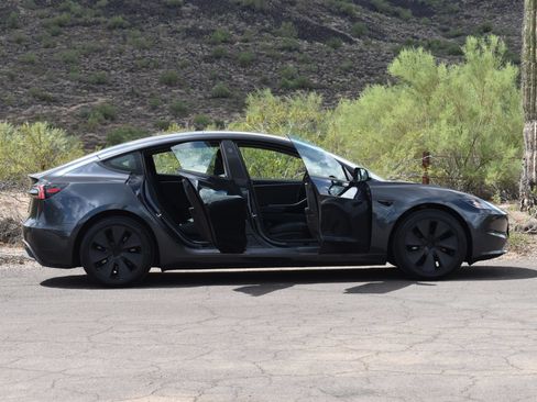 Used 2025 Tesla Model 3 RWD image 9