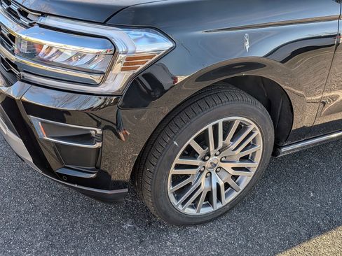 Used 2024 Ford Expedition Max Limited image 11