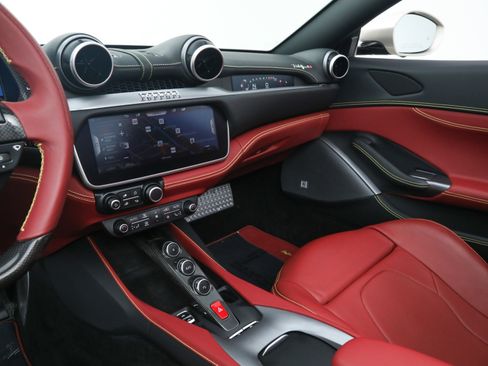 Certified 2023 Ferrari Portofino M image 33