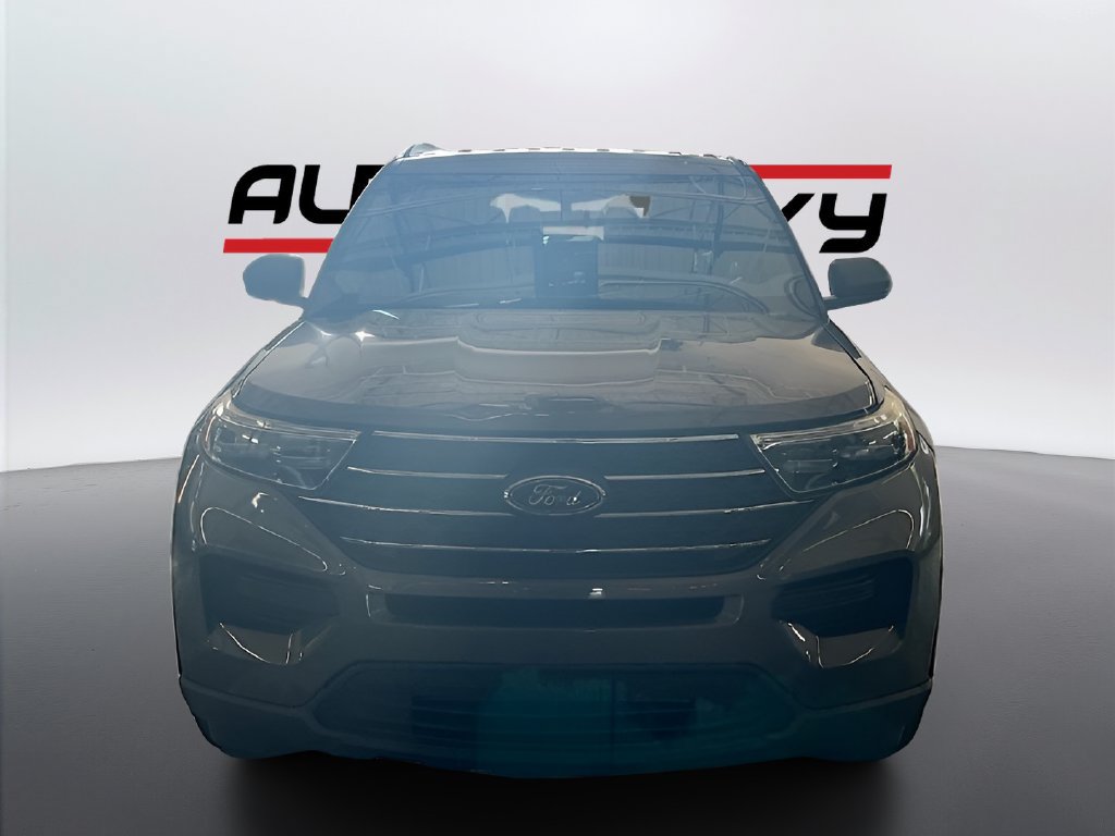 Used 2021 Ford Explorer XLT RWD image 2