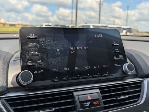Used 2018 Honda Accord LX image 23