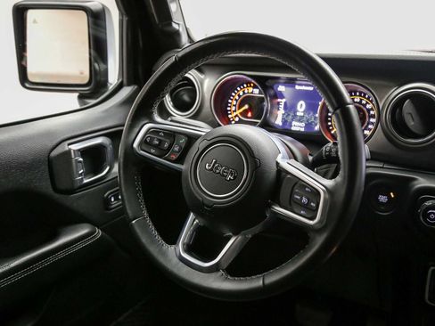 Used 2018 Jeep Wrangler Unlimited Sahara AWD/4WD image 17