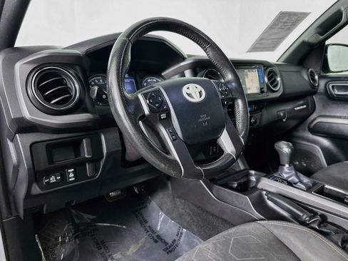 Used 2016 Toyota Tacoma TRD Off-Road w/ Premium & Technology Package RWD image 9