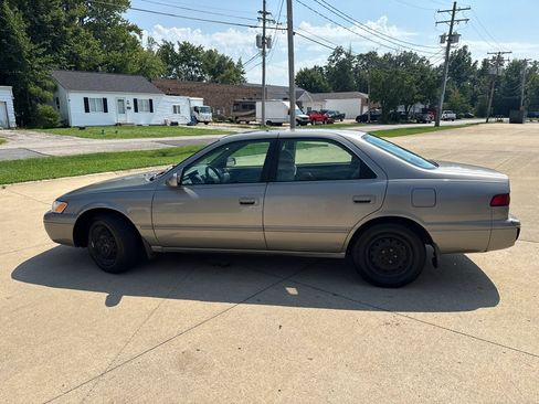 Used 1999 Toyota Camry LE FWD image 5