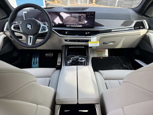 New 2026 BMW X7 M60i image 16