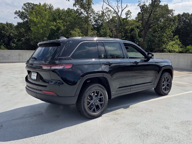 New 2027 Jeep Grand Cherokee Altitude RWD image 7