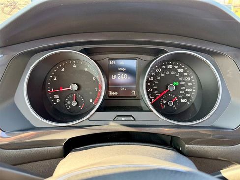 Used 2018 Volkswagen Tiguan SEL AWD/4WD image 16