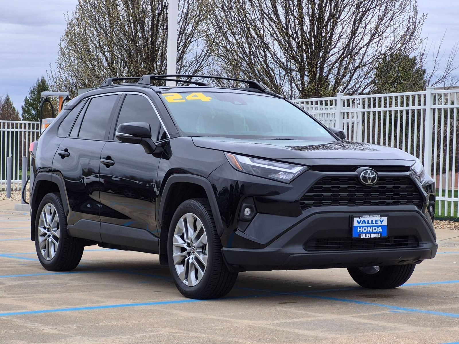 Used 2024 Toyota RAV4 XLE Premium w/ Weather Package AWD/4WD image 4