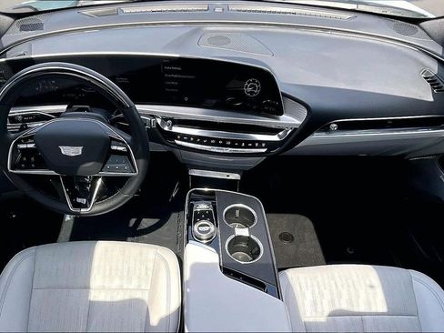 Certified 2024 Cadillac Lyriq Luxury image 7