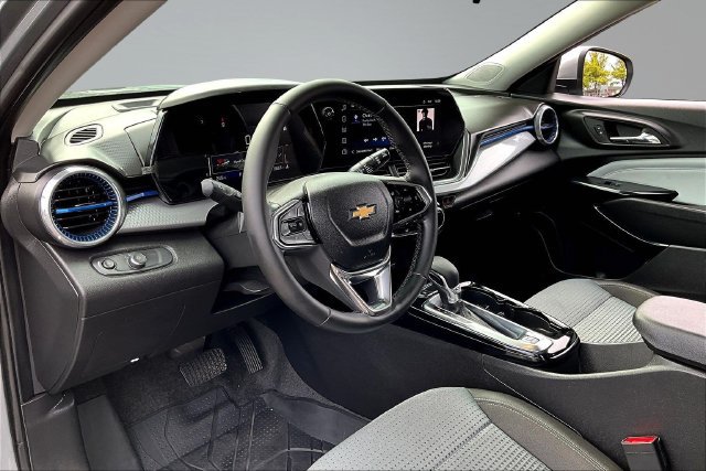 Used 2025 Chevrolet Trax LT w/ Driver Confidence Package FWD image 16