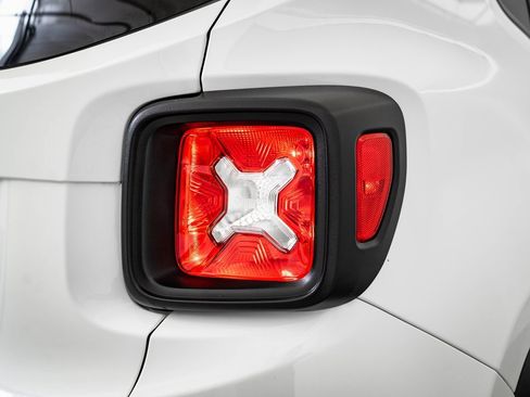 Used 2022 Jeep Renegade Trailhawk image 17