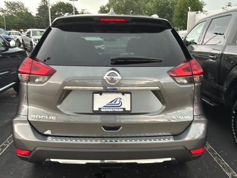 Used 2017 Nissan Rogue SV AWD/4WD image 5