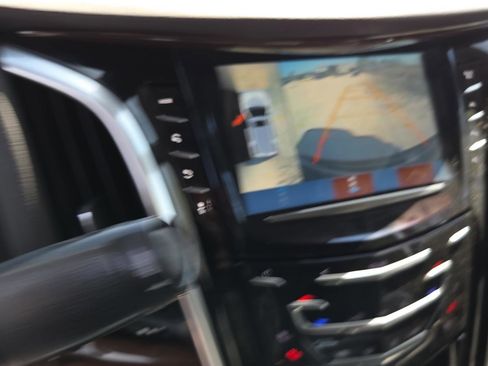 Used 2020 Cadillac Escalade Luxury image 34