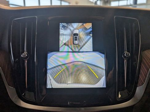 Used 2025 Volvo V60 B5 Cross Country Plus image 17