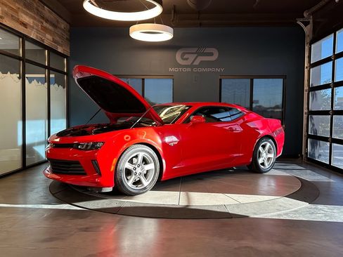 Used 2017 Chevrolet Camaro LT RWD image 23