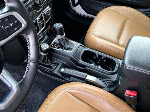 Certified 2022 Jeep Wrangler Unlimited Rubicon 4xe w/ Cold Weather Group image 17