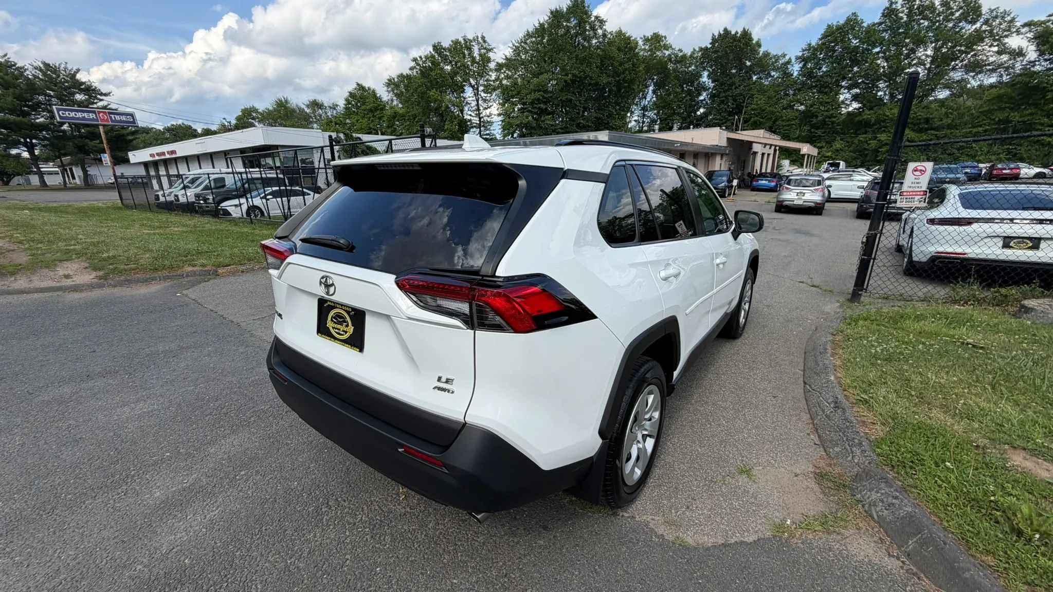 Used 2021 Toyota RAV4 LE AWD/4WD image 5