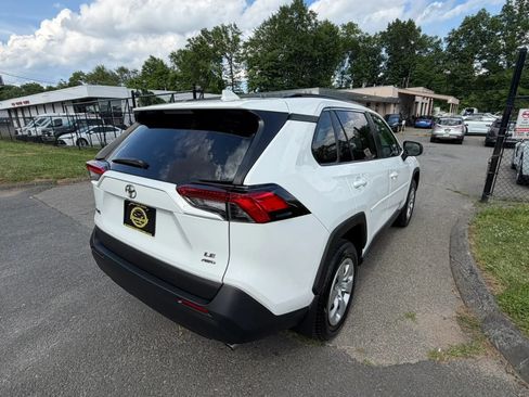 Used 2021 Toyota RAV4 LE AWD/4WD image 5