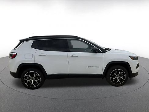 Used 2025 Jeep Compass Limited AWD/4WD image 15