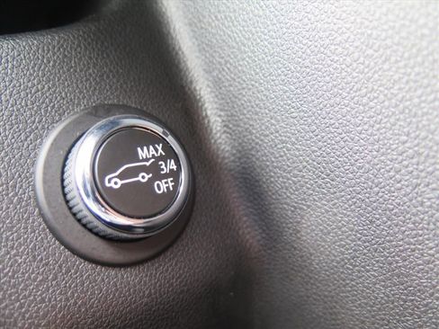 Used 2025 Cadillac XT4 Premium Luxury image 12