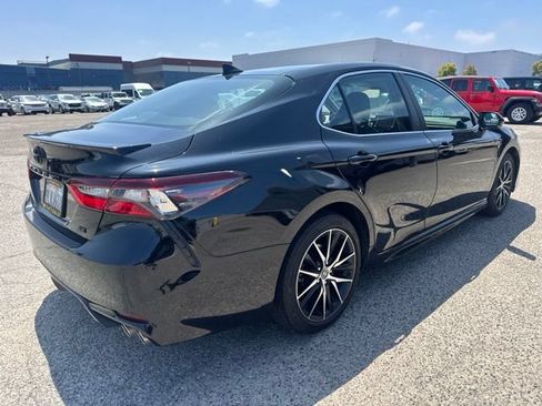 Used 2024 Toyota Camry SE FWD image 5