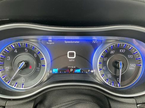 Used 2016 Chrysler 300 C RWD image 10