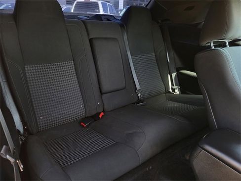 Used 2017 Dodge Challenger R/T image 9