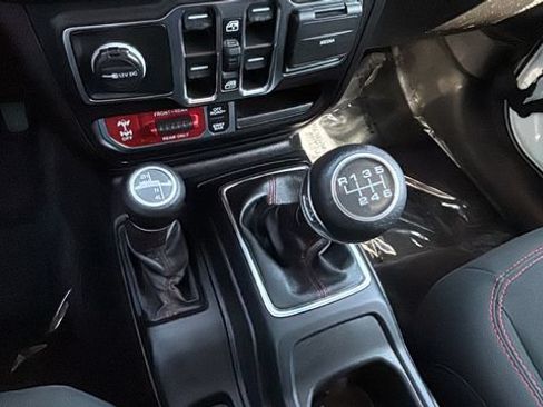 Used 2021 Jeep Gladiator Rubicon AWD/4WD image 30