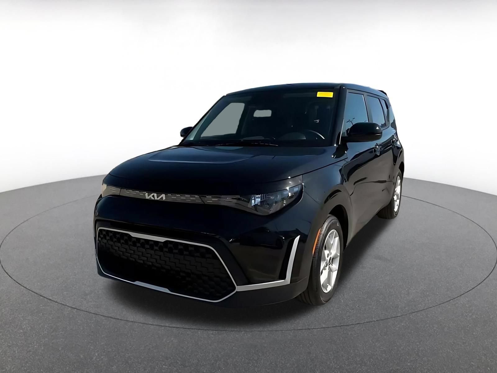 Used 2025 Kia Soul LX w/ LX Technology Package FWD image 6