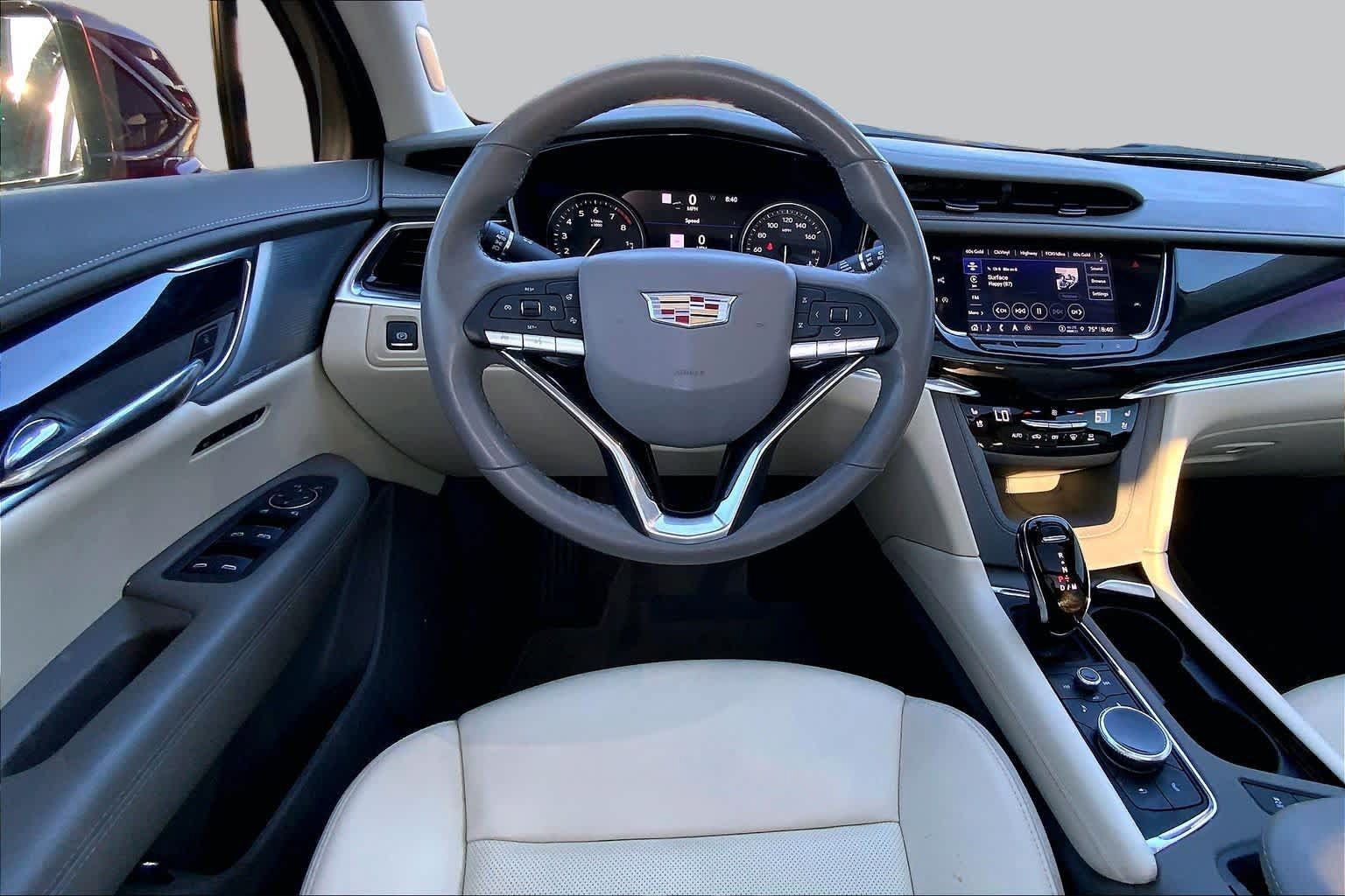 Used 2023 Cadillac XT6 Premium Luxury w/ Technology Package FWD image 5