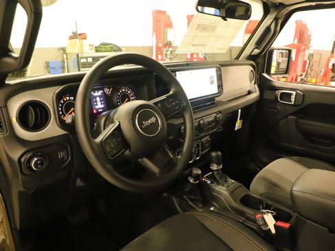 New 2025 Jeep Gladiator Sport image 22