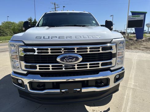 Used 2024 Ford F250 XLT w/ FX4 Off-Road Package AWD/4WD image 2
