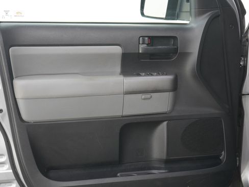 Used 2010 Toyota Sequoia SR5 AWD/4WD image 21