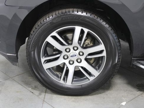 Used 2023 Ford Expedition XLT image 19