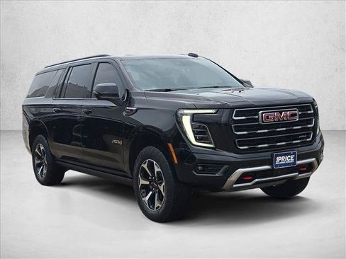 Used 2025 GMC Yukon XL AT4 w/ AT4 Premium Package AWD/4WD image 3