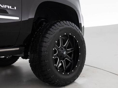 Used 2016 GMC Yukon Denali w/ Open Road Package image 18