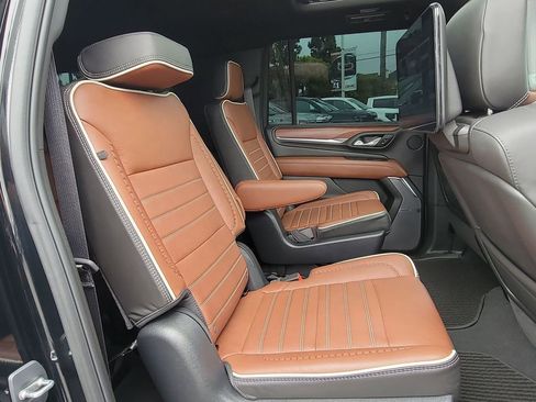 Used 2023 GMC Yukon XL Denali Ultimate AWD/4WD image 28