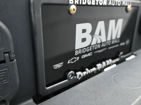 Used 2022 Chevrolet Silverado 1500 LT AWD/4WD image 25