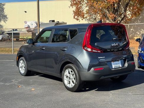 Certified 2022 Kia Soul LX w/ Technology Package image 5