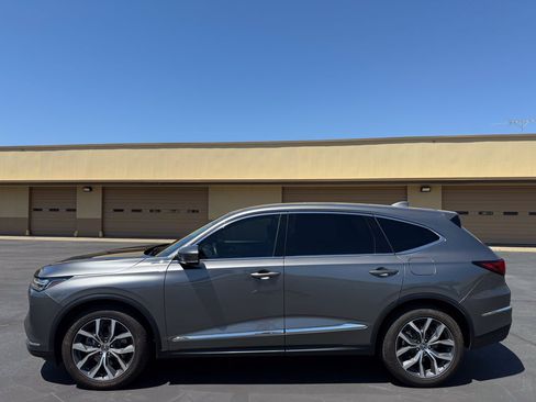 Used 2024 Acura MDX SH-AWD w/ Technology Package image 4