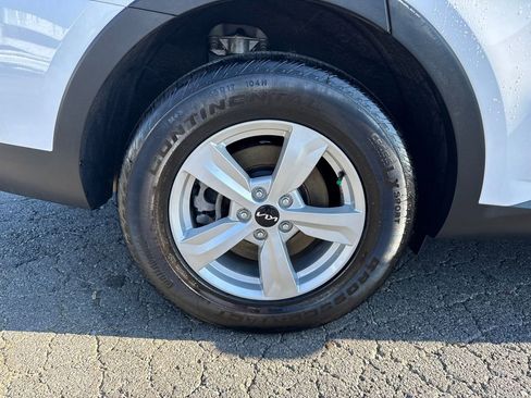 Certified 2024 Kia Sorento LX image 17