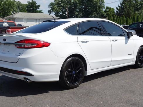 Used 2018 Ford Fusion SE w/ Equipment Group 601A FWD image 3
